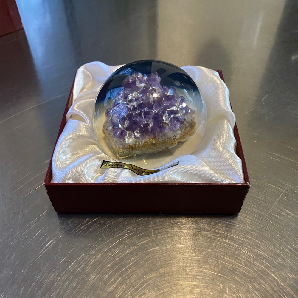 Lorenzo Glass Paper Weight containing a natural amethyst crystal cluster inside - Picture 2 of 12